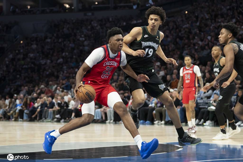 费尔斯36+10香农26分 鹈鹕不敌森林狼